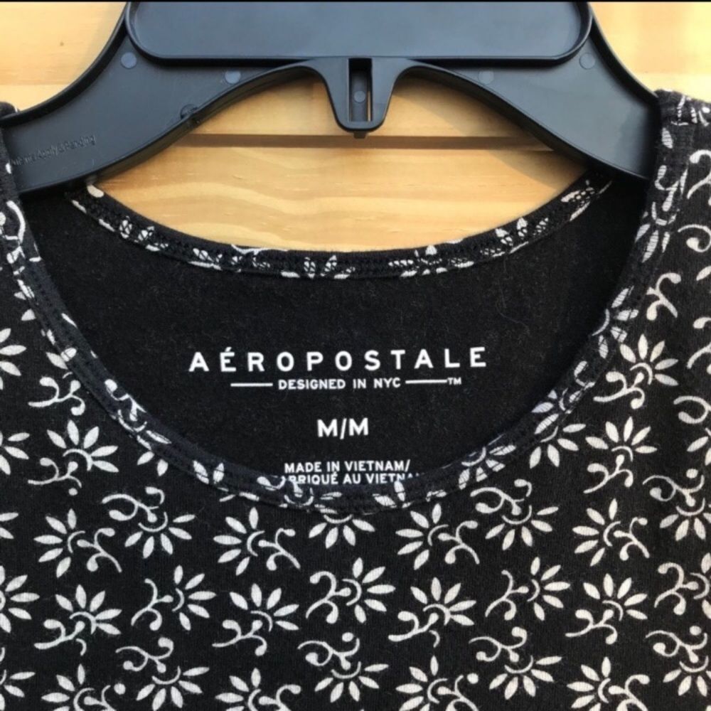 Aeropostale Crop Tank Size Medium Black Floral - Picture 4 of 5
